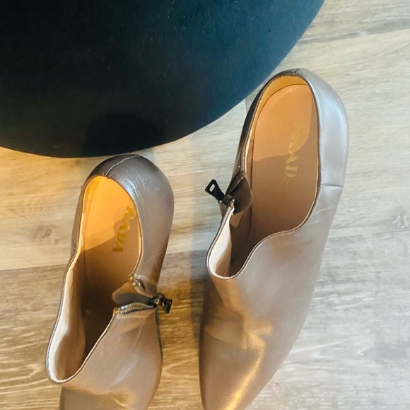 Prada ankle boot excellent condition. Taupe only worn once . Like new !! - Picture 3 of 5